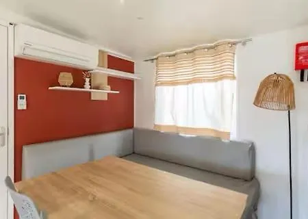 Mobil-home Spacieux - Proche
